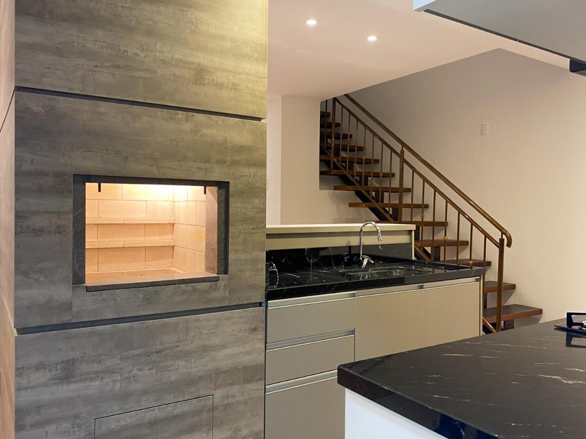 Duplex Novo, Com 02 Suites, Para 06 Pessoas, E 02 Vagas De Garagem 卡内拉 外观 照片